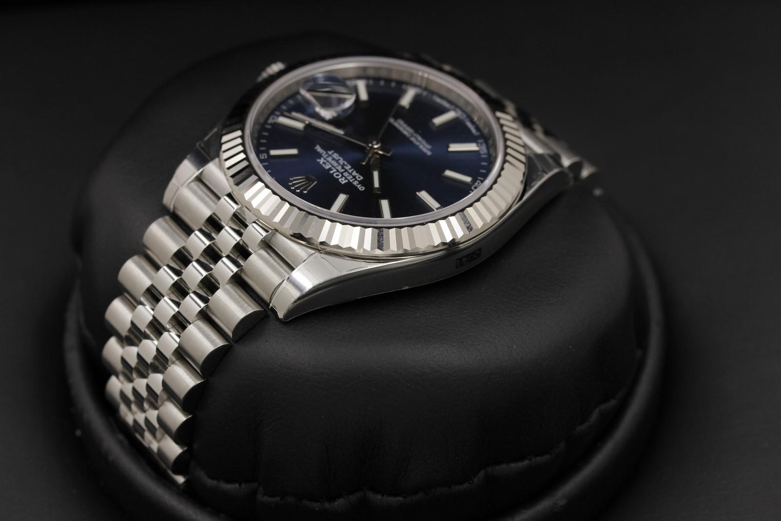 Watch Image 5