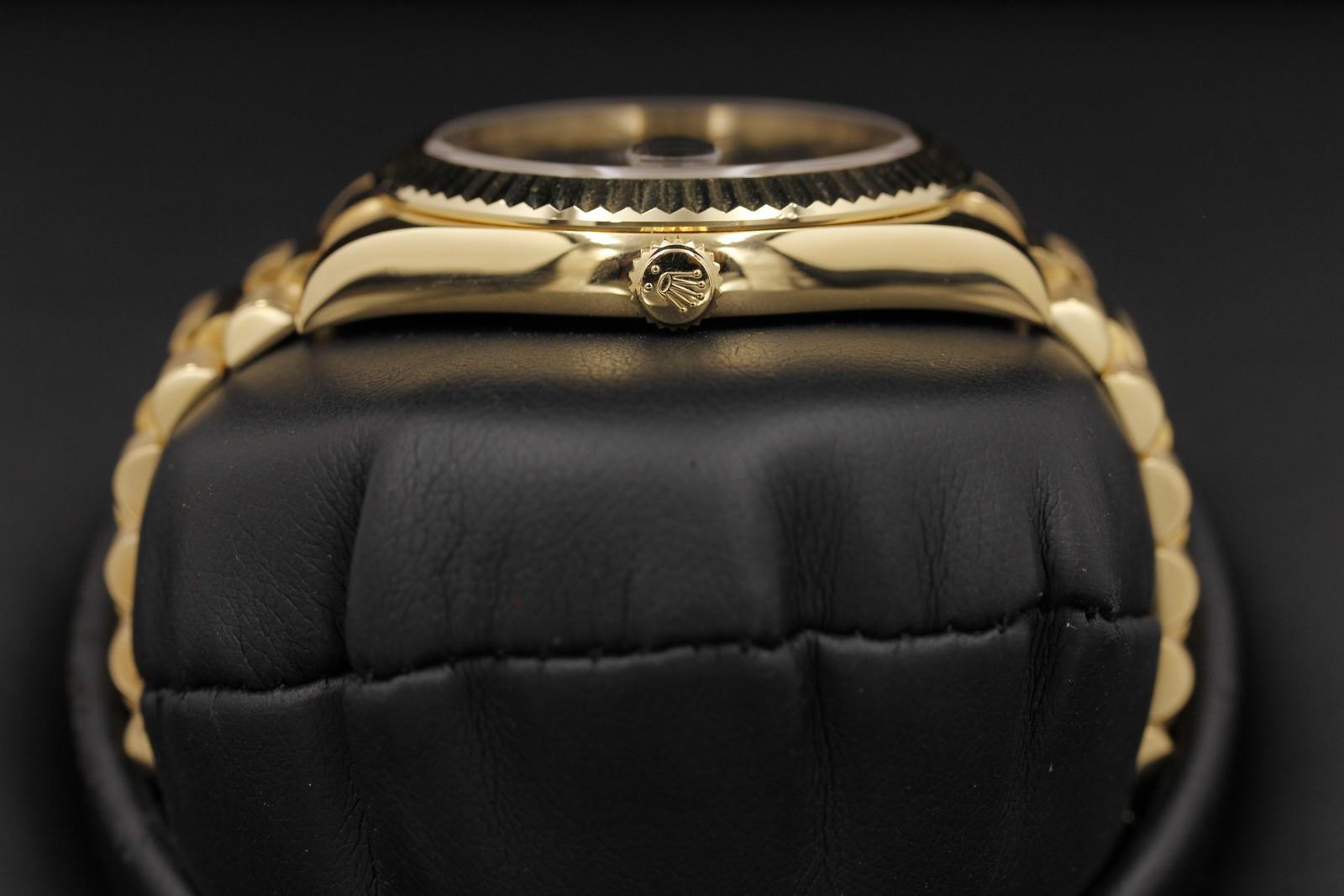 Watch Image 3