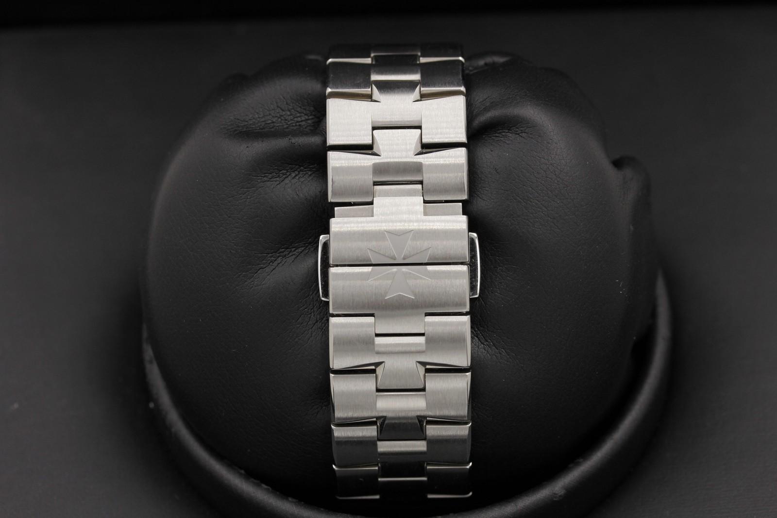 Watch Image 7