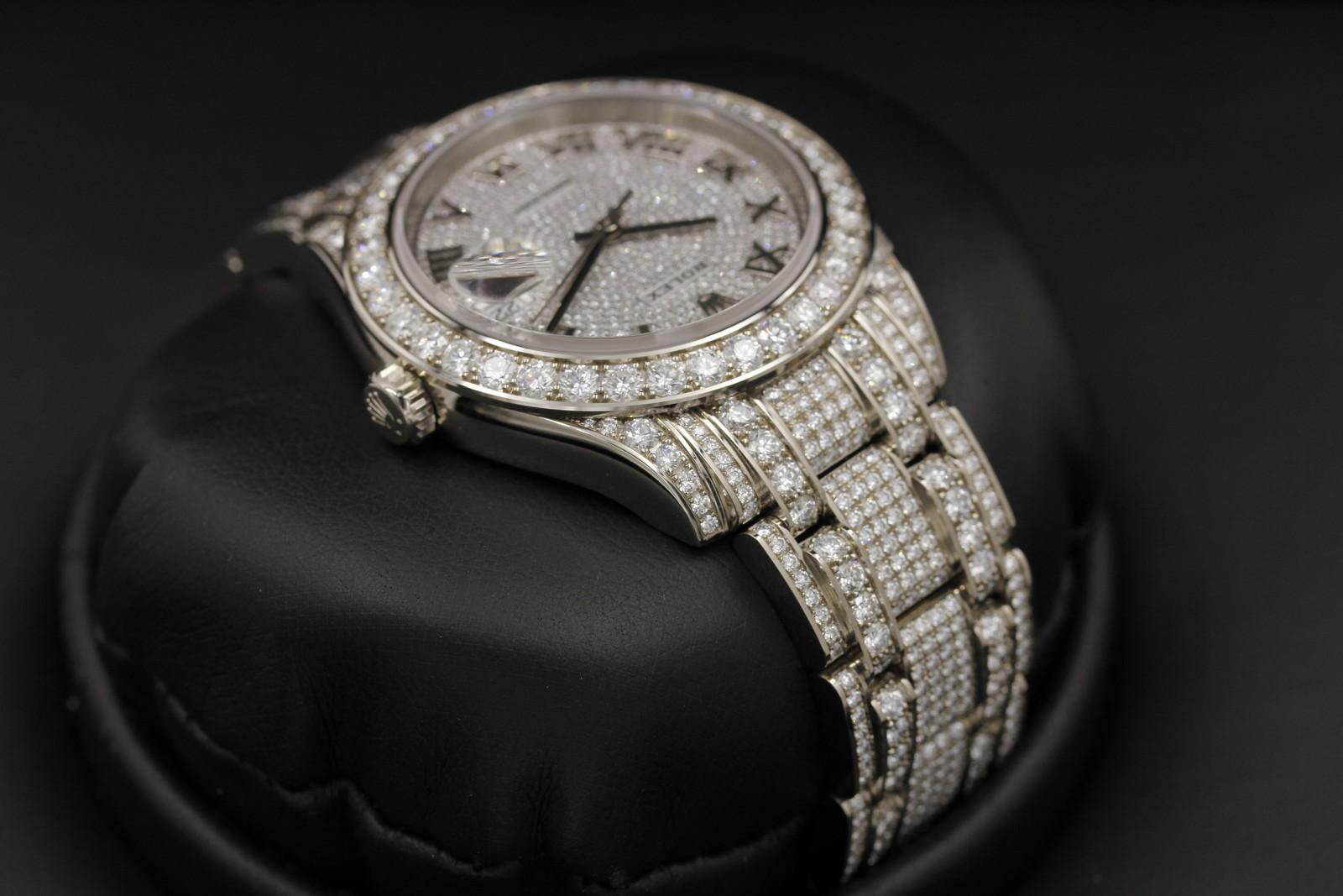 Watch Image 4