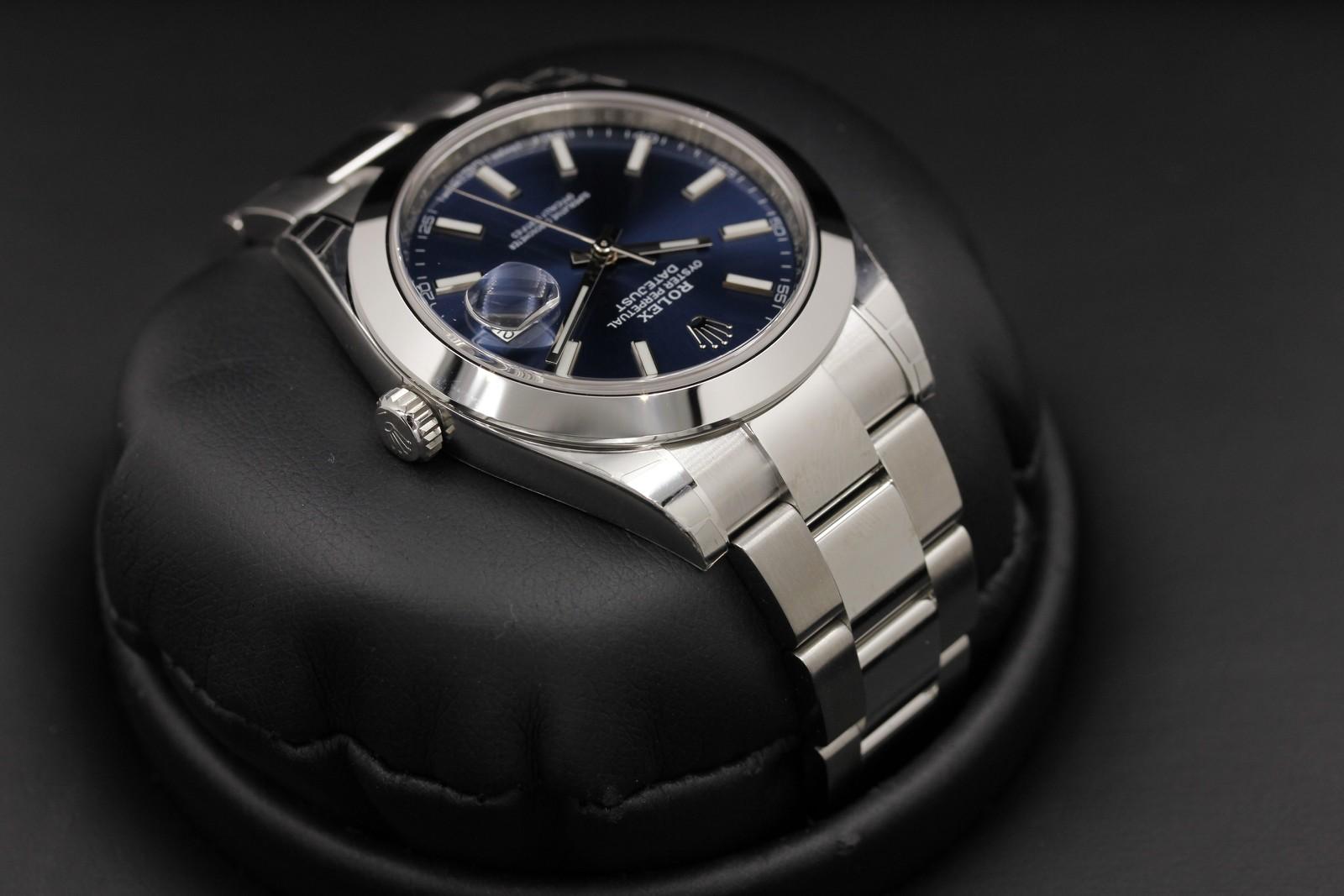 Watch Image 4