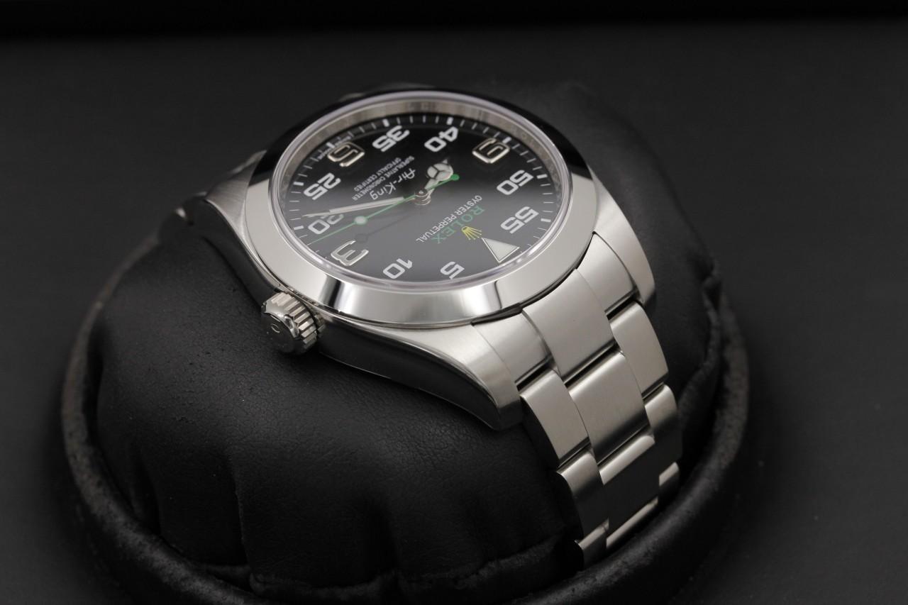 Watch Image 4