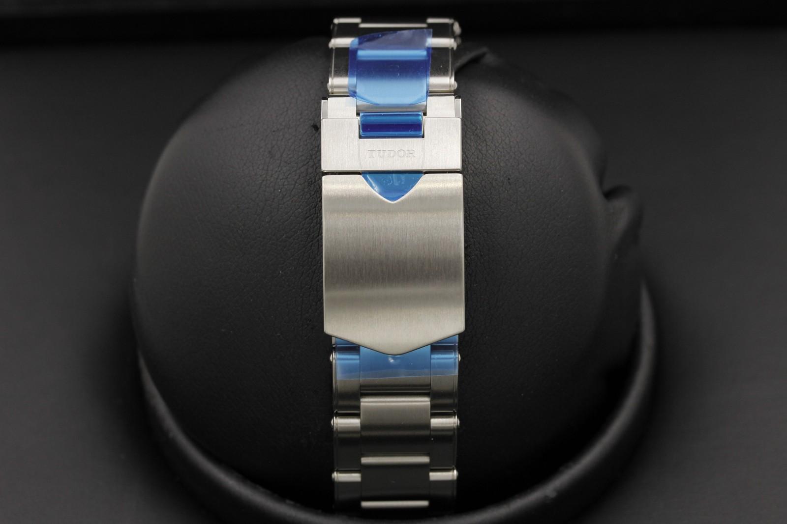 Watch Image 7
