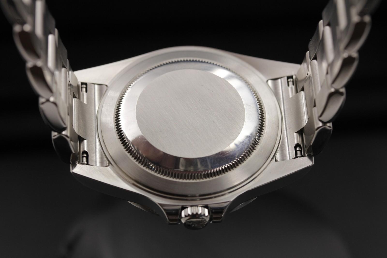 Watch Image 11