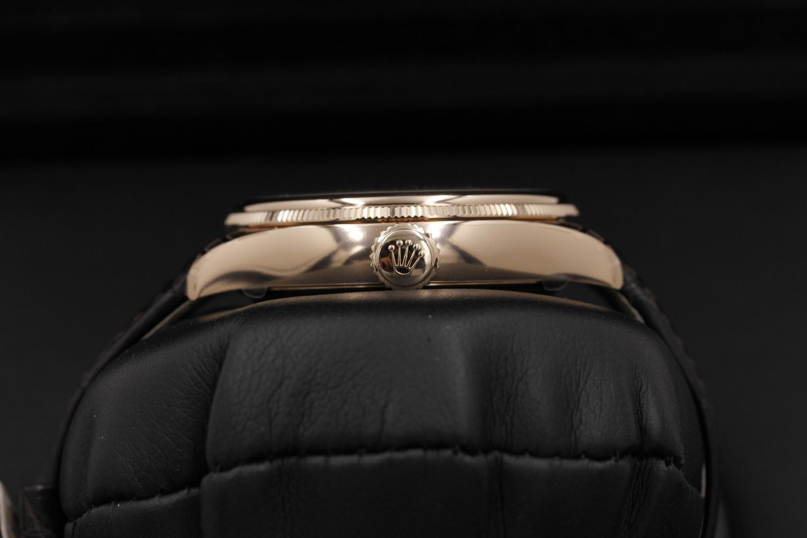 Watch Image 3