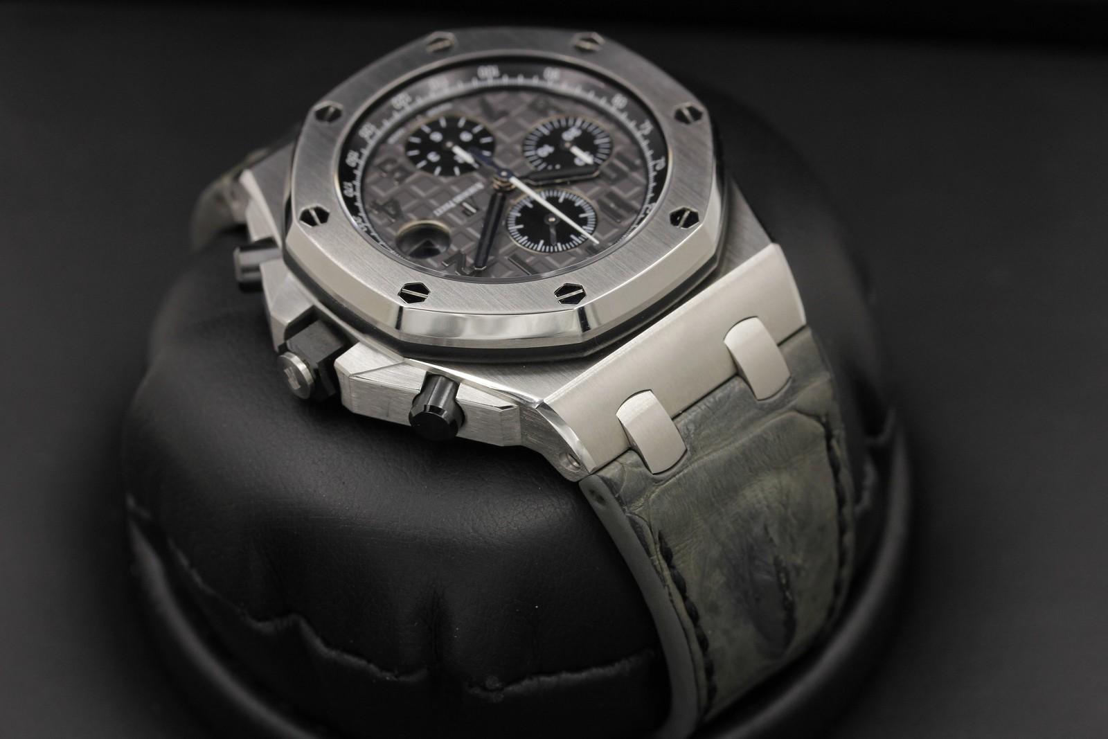 Watch Image 4