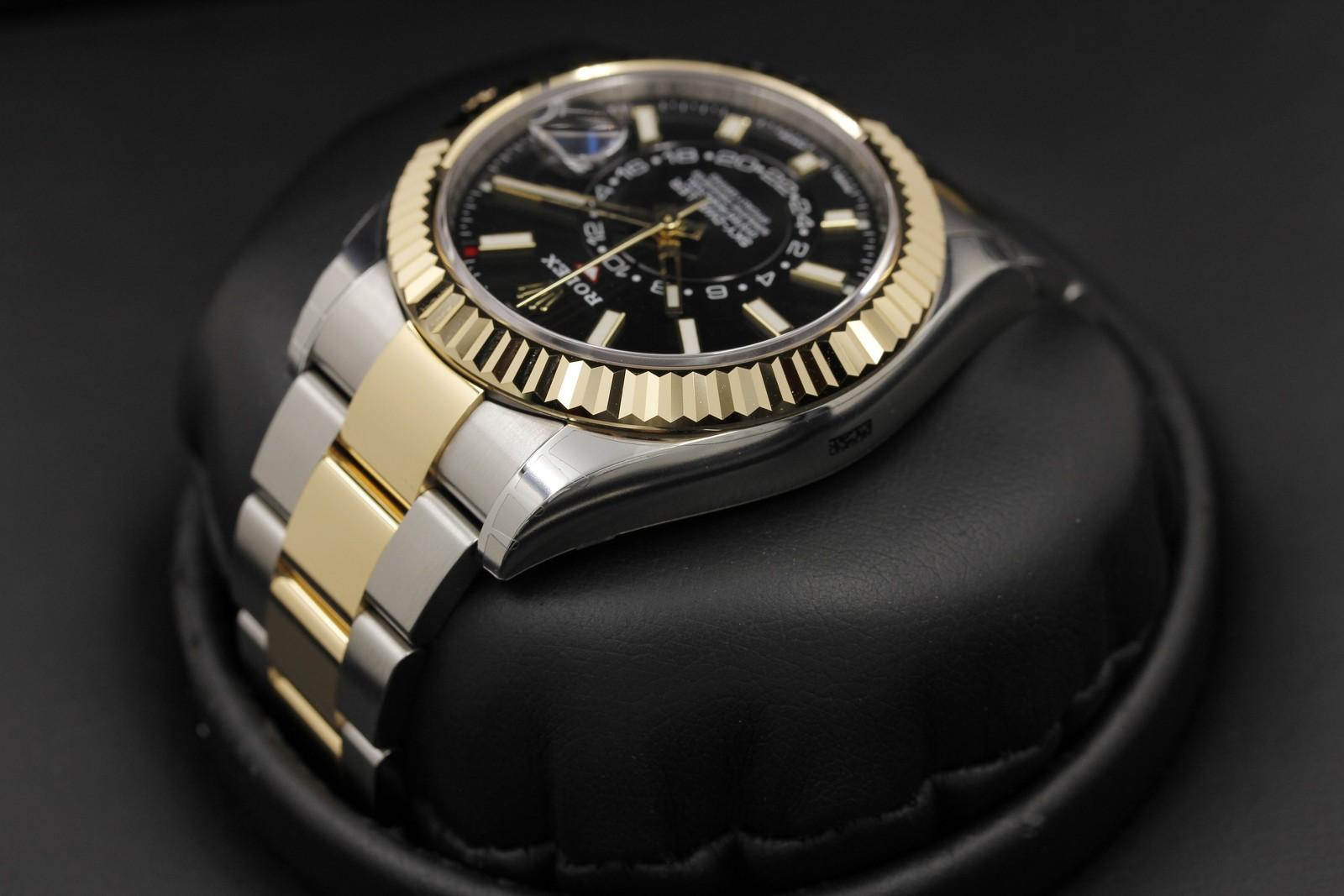 Watch Image 5