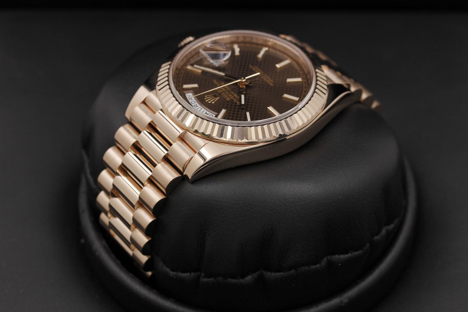 Watch Image 5