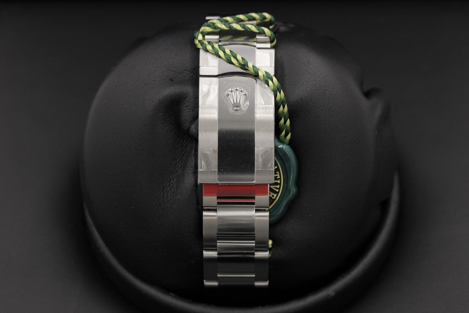 Watch Image 7