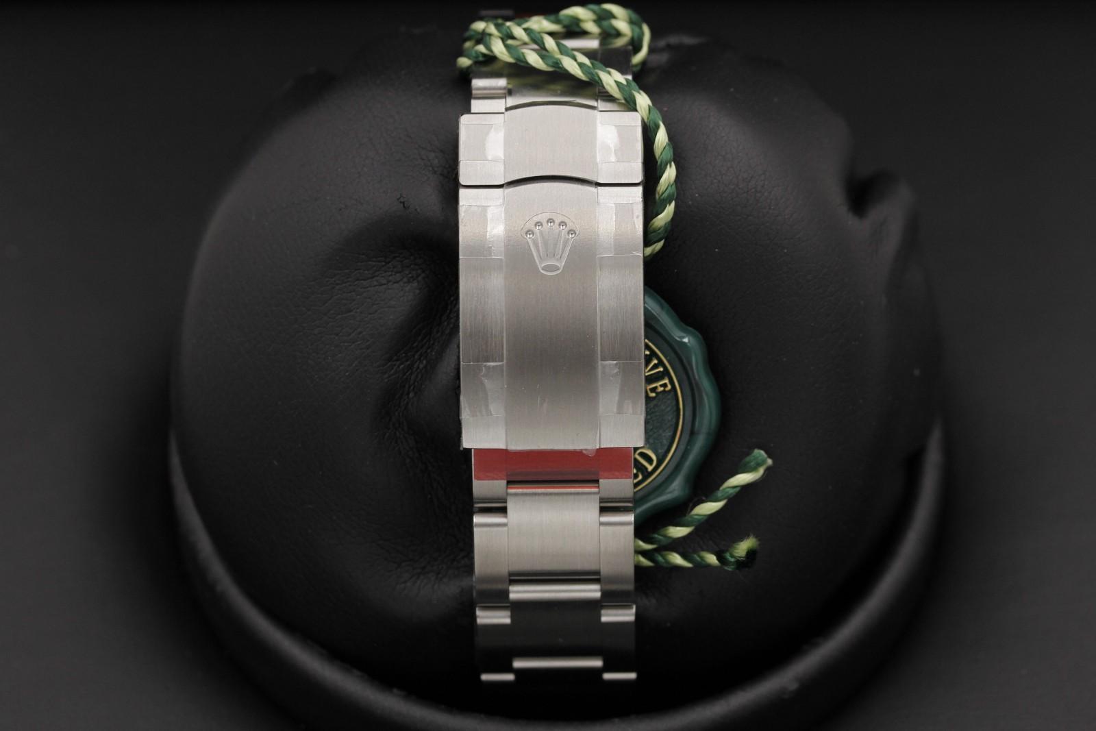 Watch Image 7