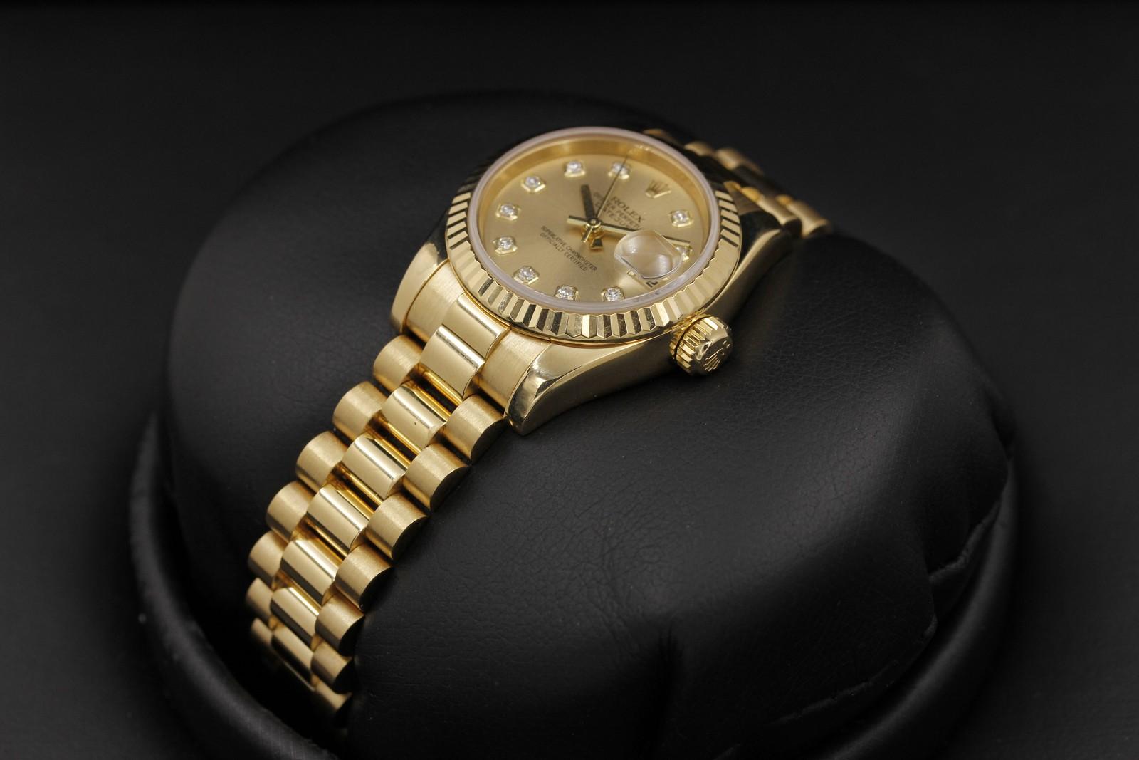 Watch Image 2
