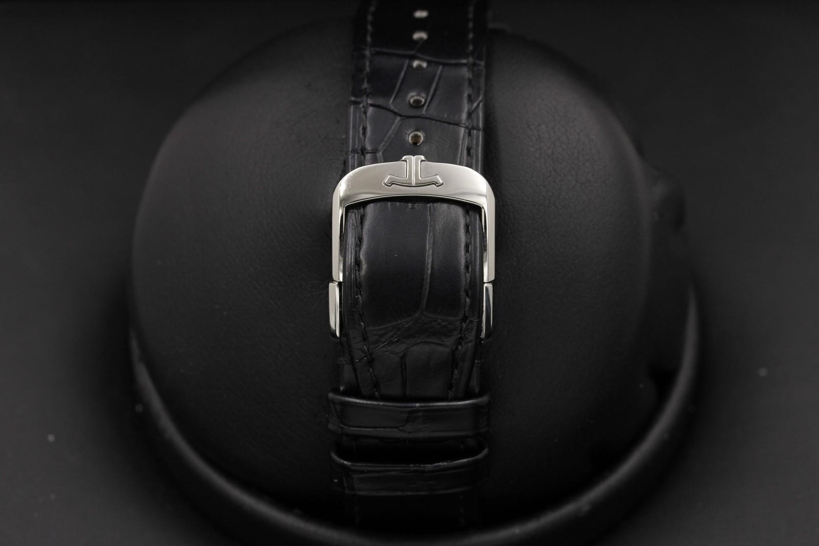 Watch Image 7