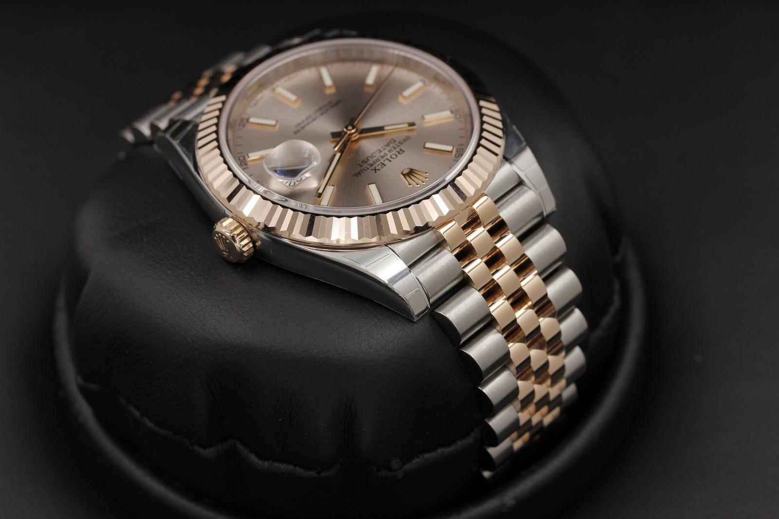 Watch Image 4