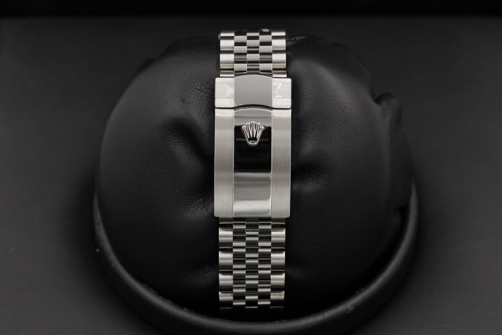 Watch Image 7