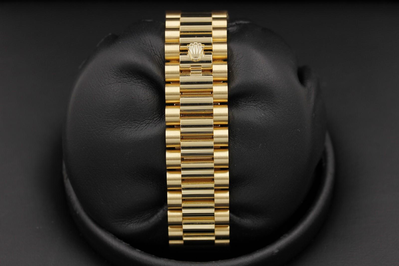 Watch Image 7