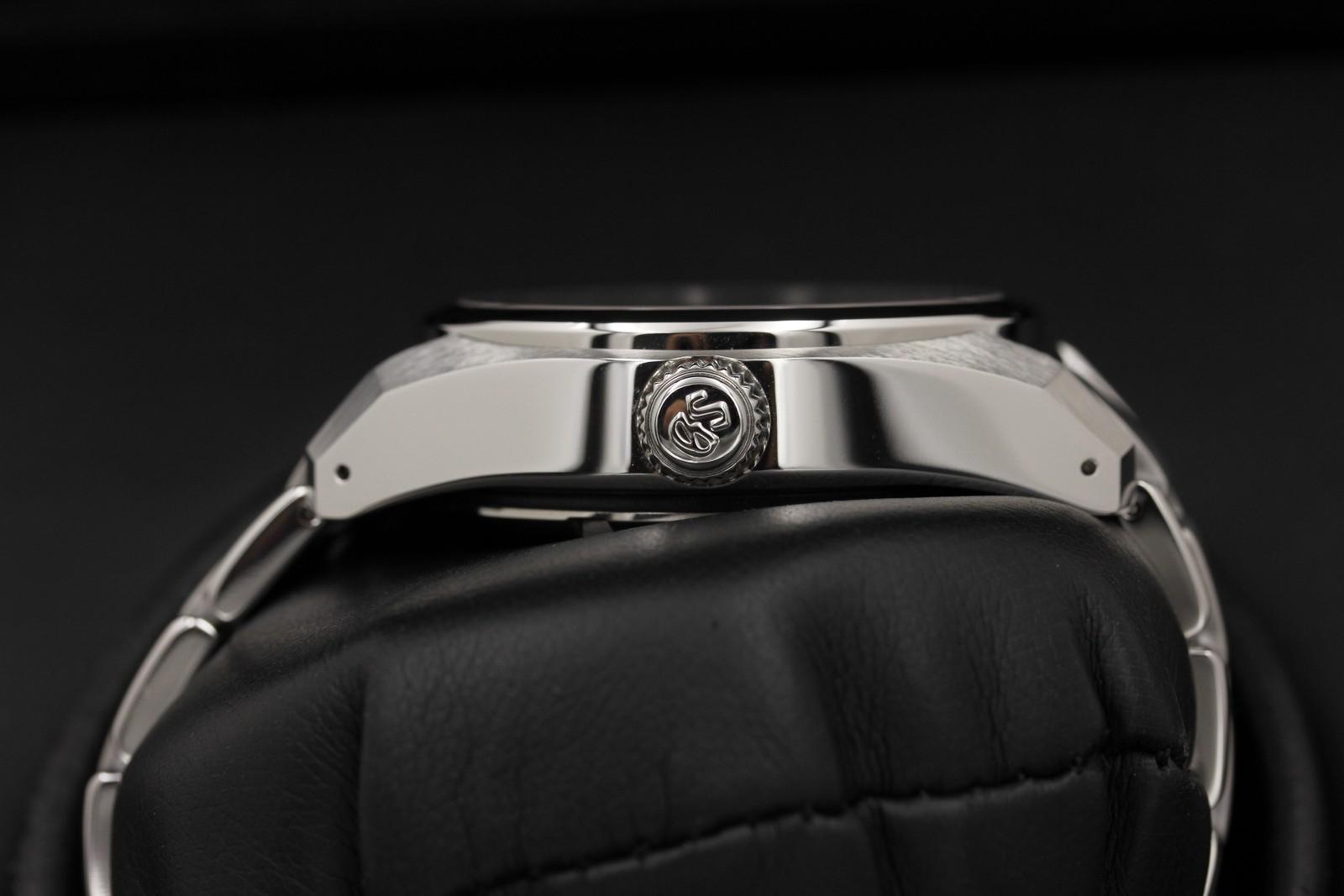 Watch Image 3