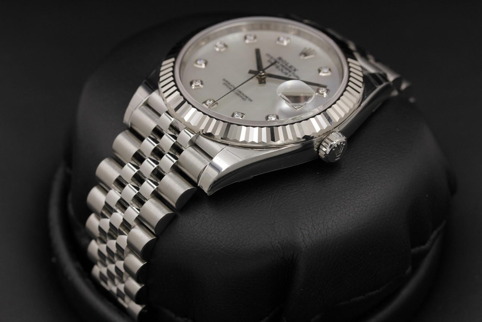 Watch Image 2