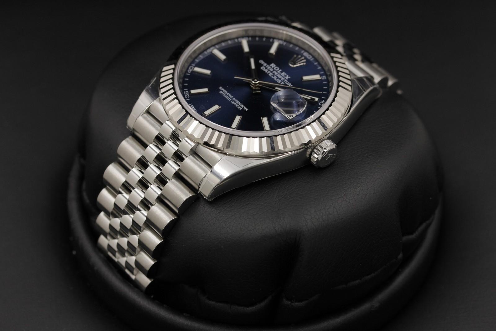 Watch Image 2