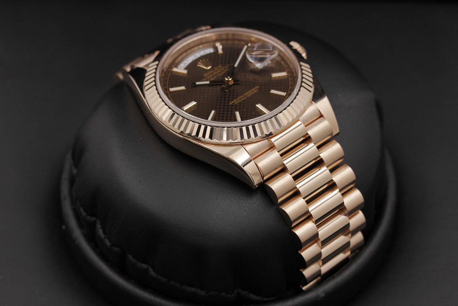 Watch Image 6