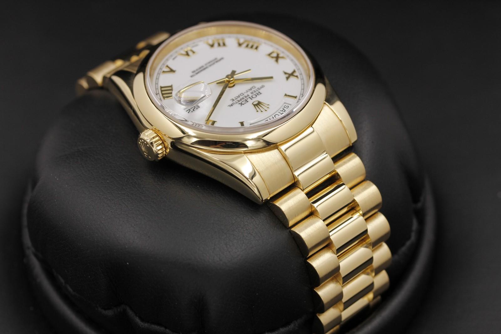 Watch Image 4