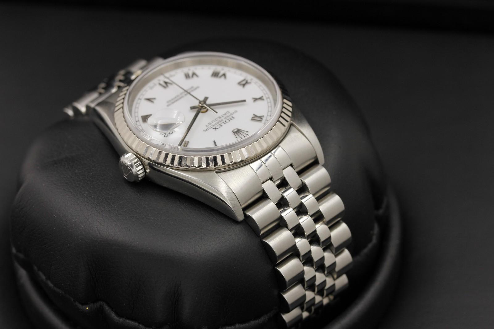 Watch Image 4