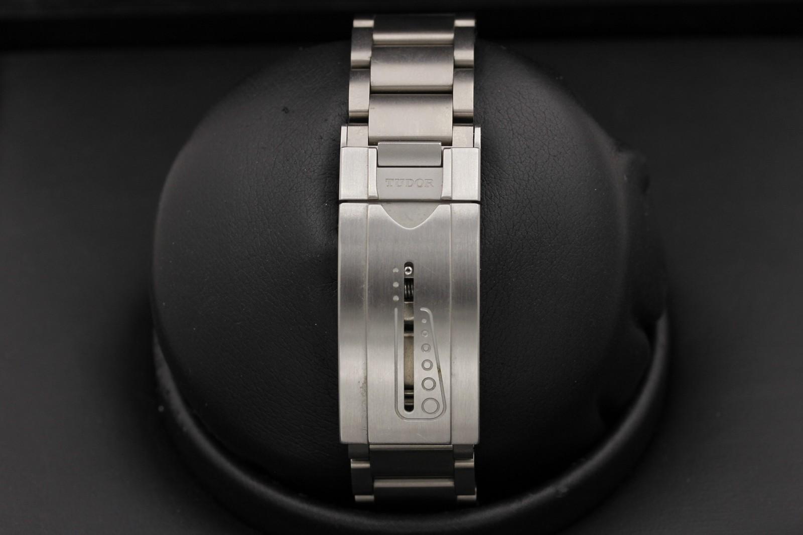 Watch Image 7