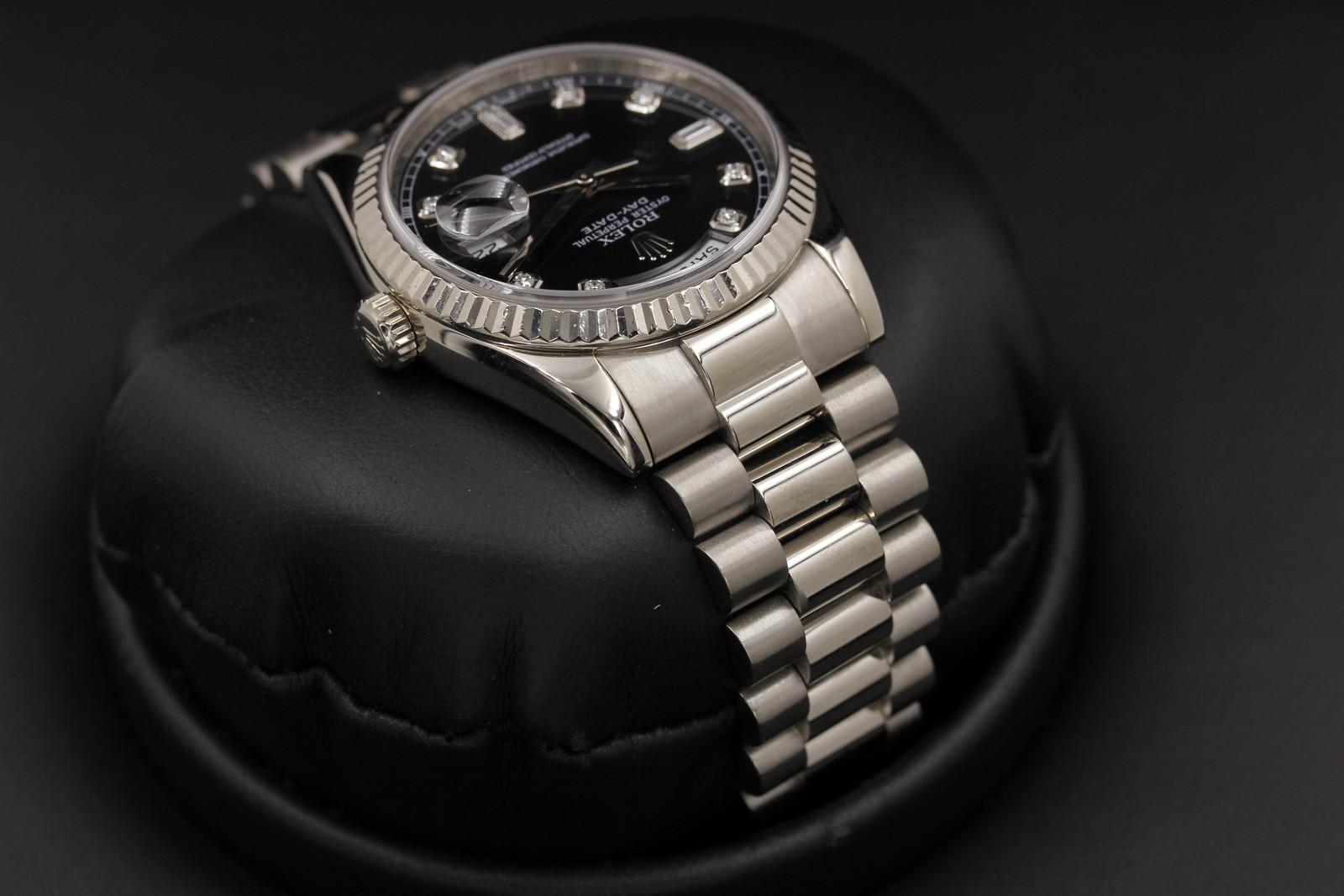 Watch Image 4