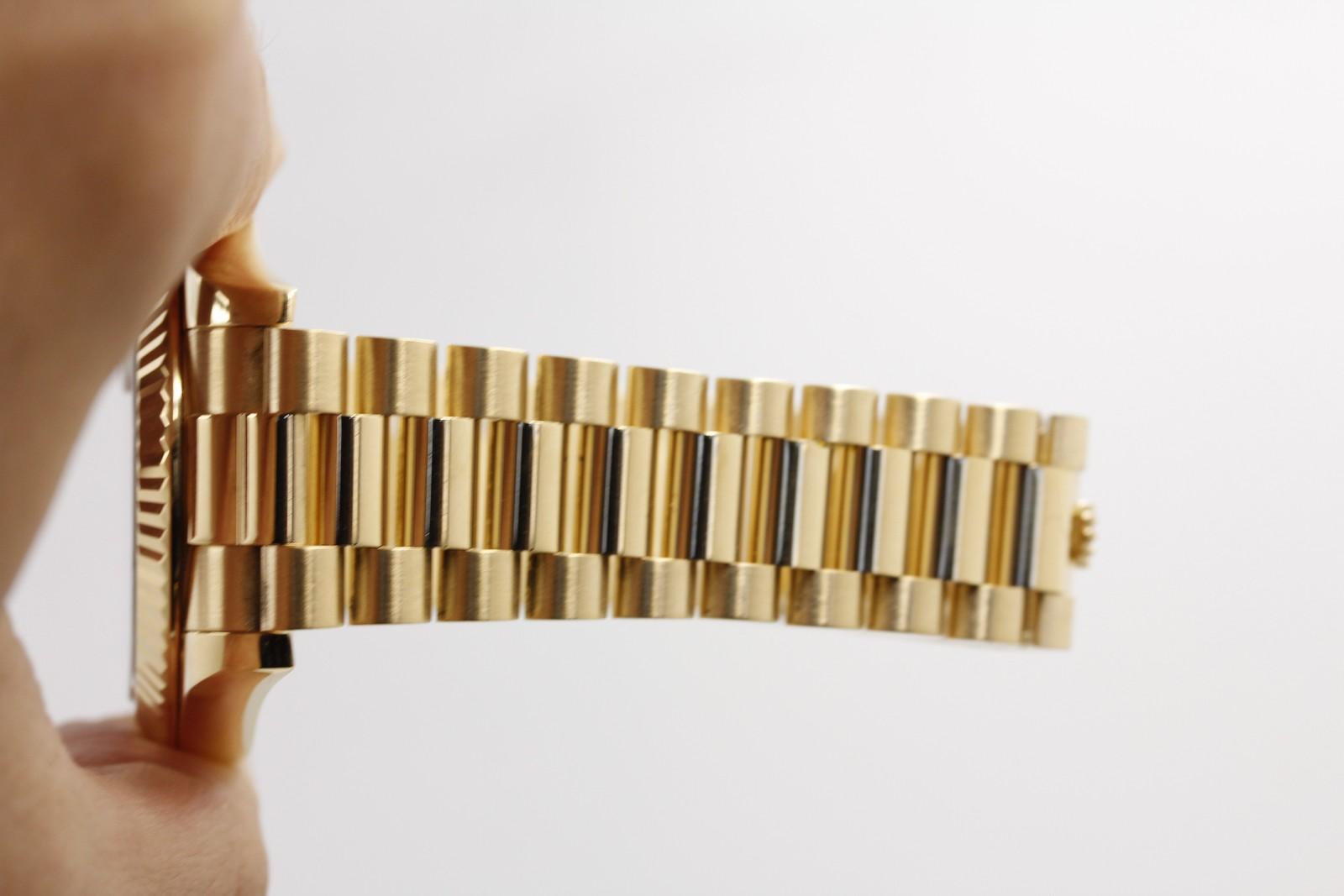 Watch Image 10