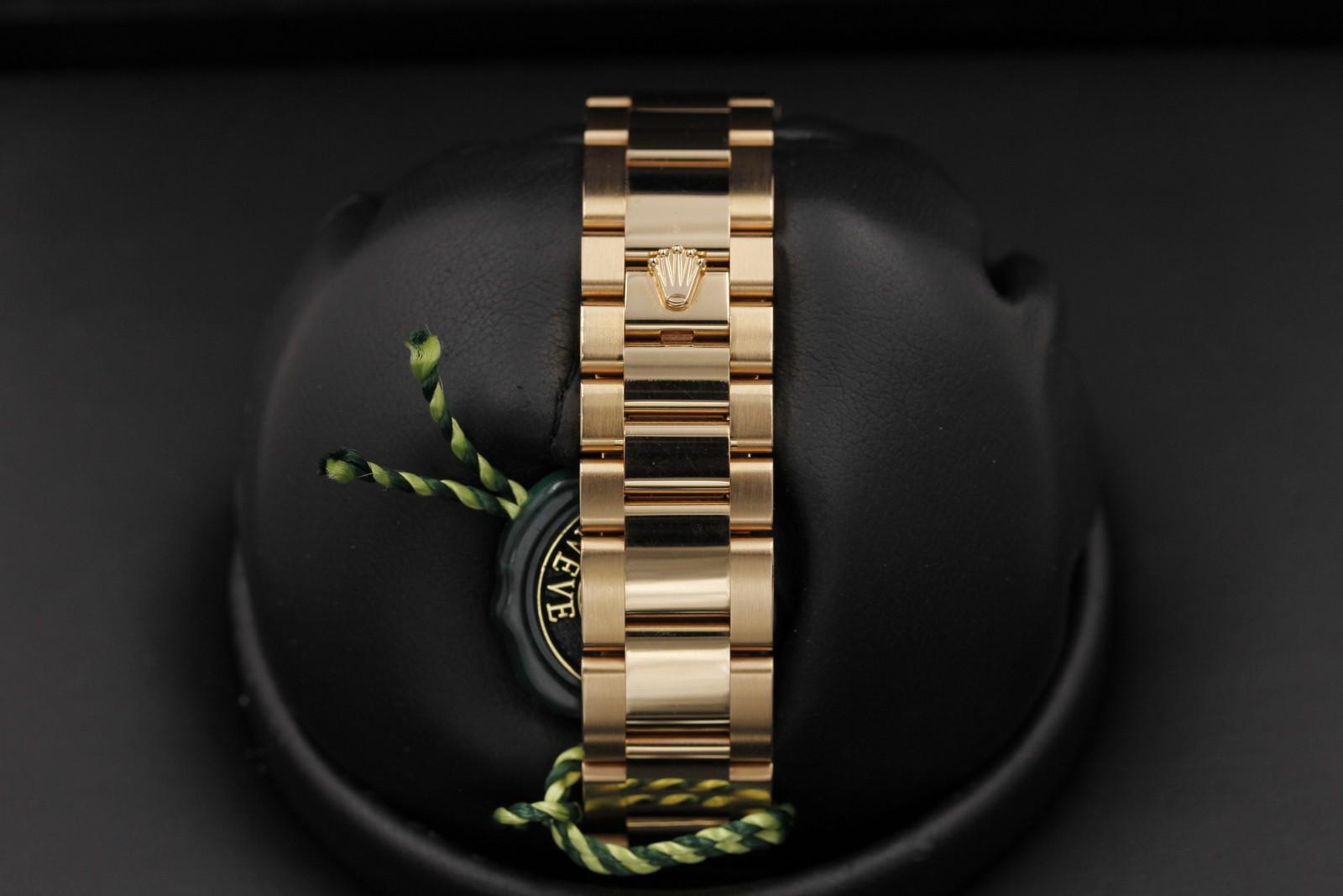 Watch Image 7