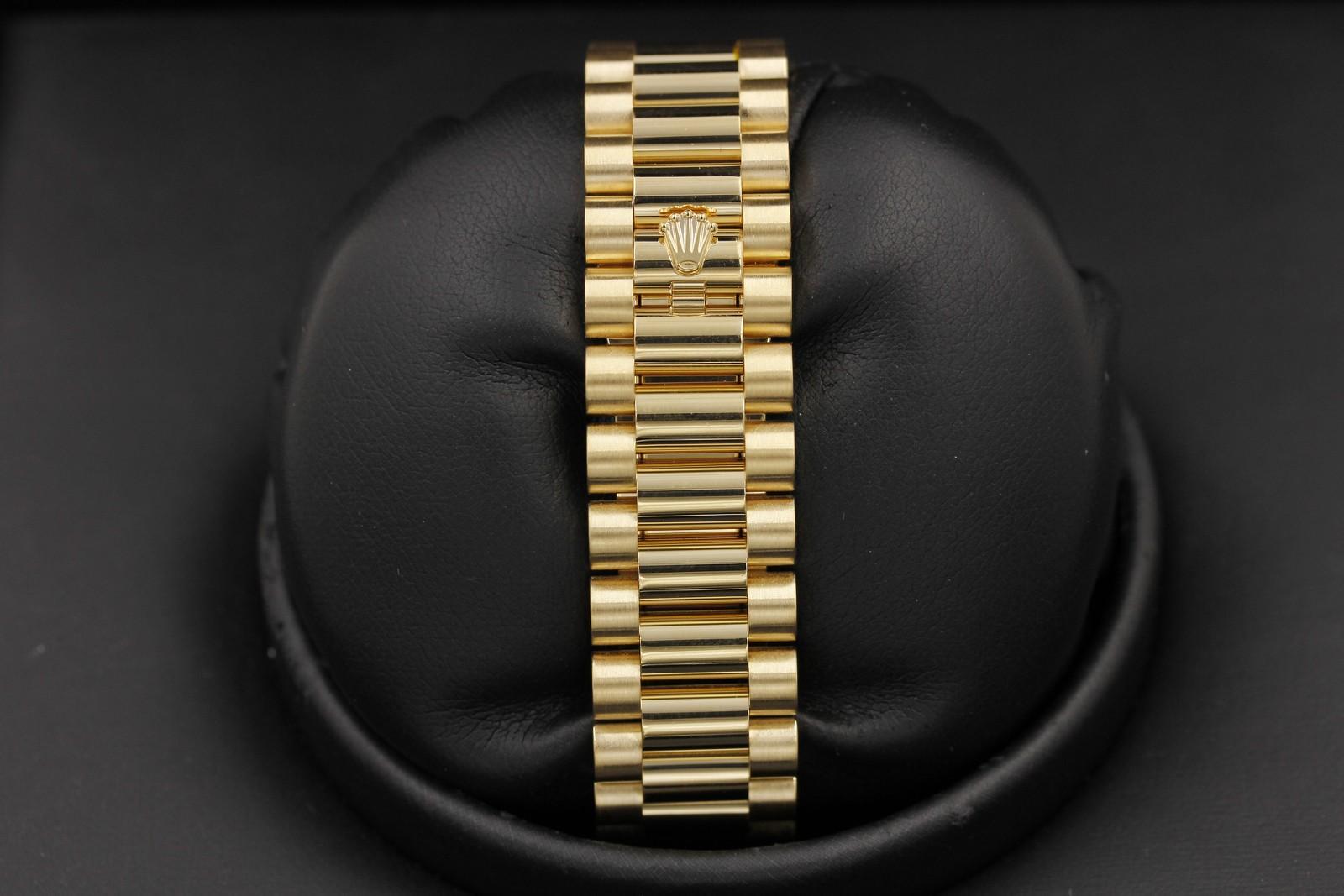 Watch Image 7