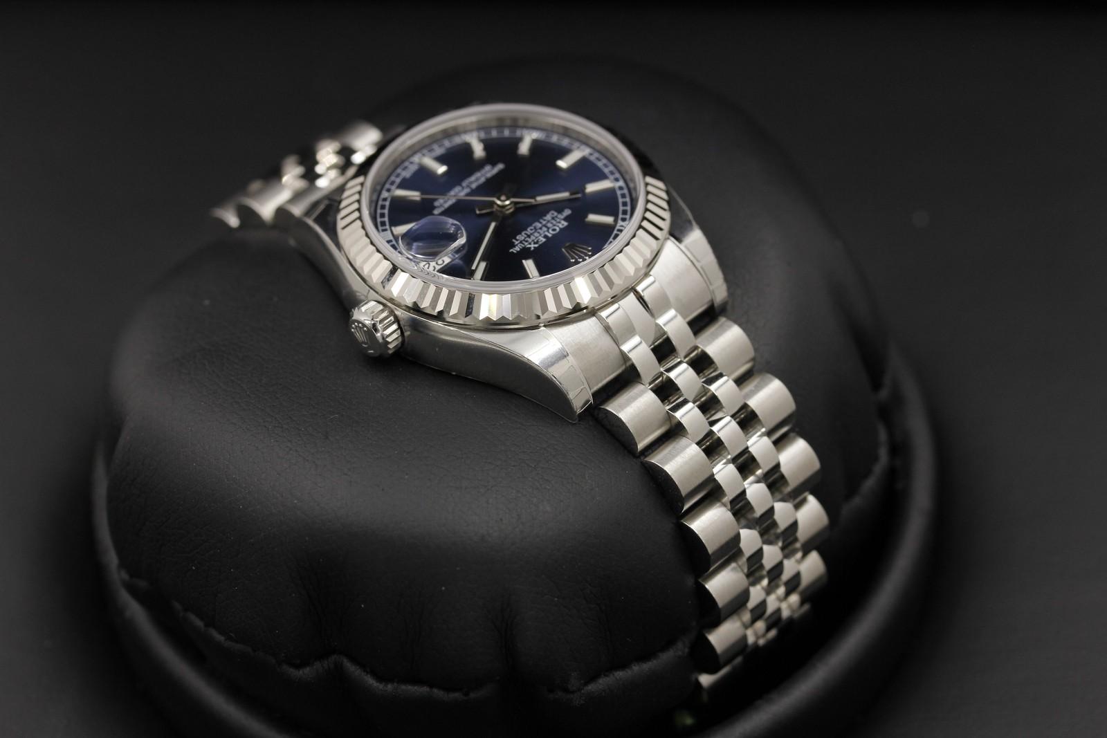 Watch Image 4
