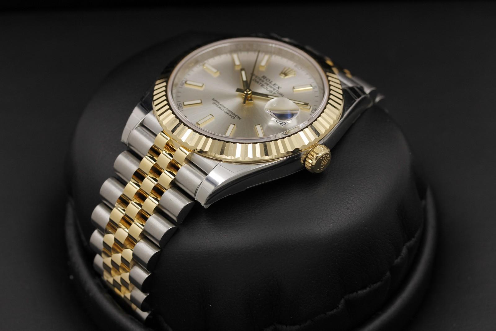 Watch Image 2
