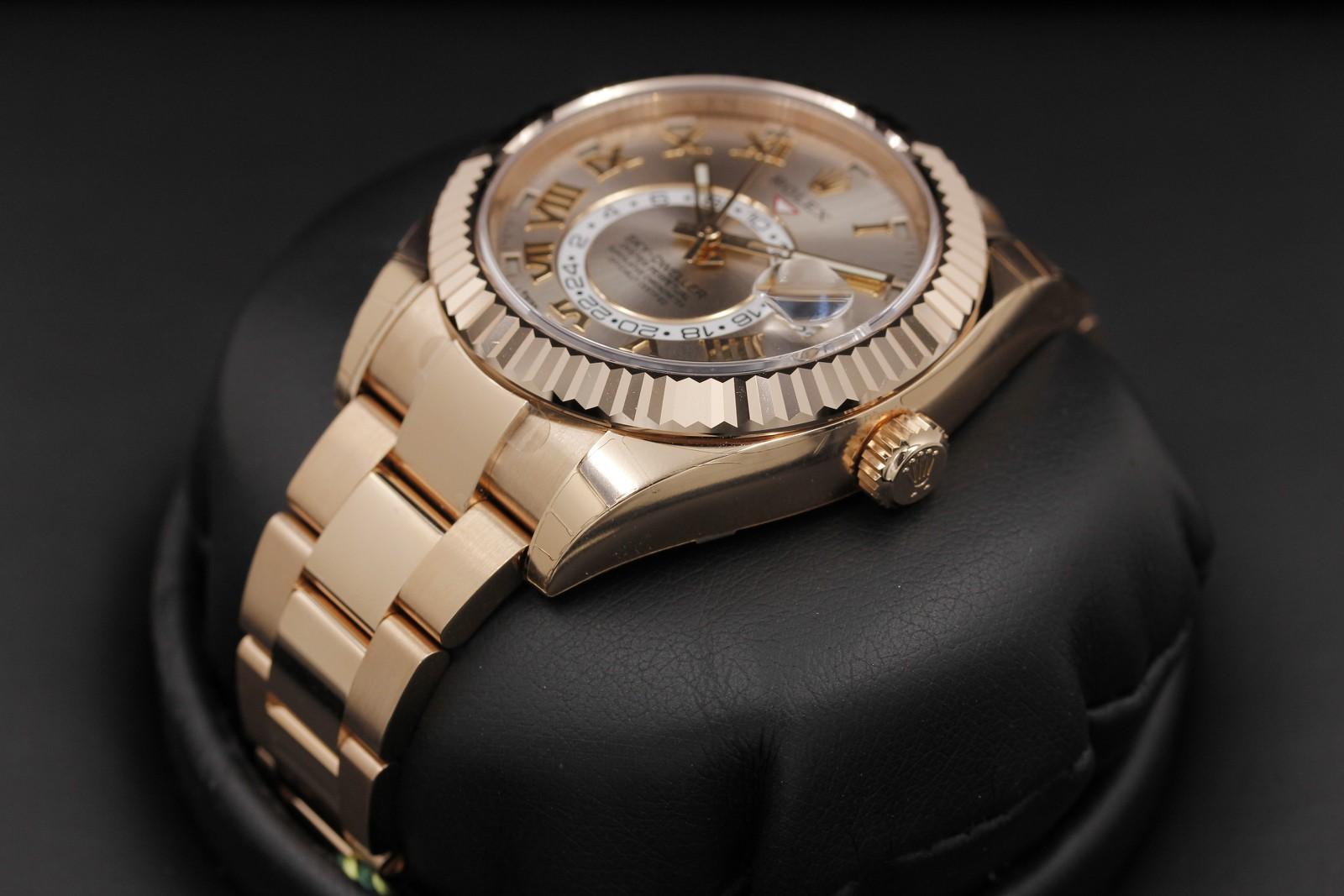 Watch Image 2