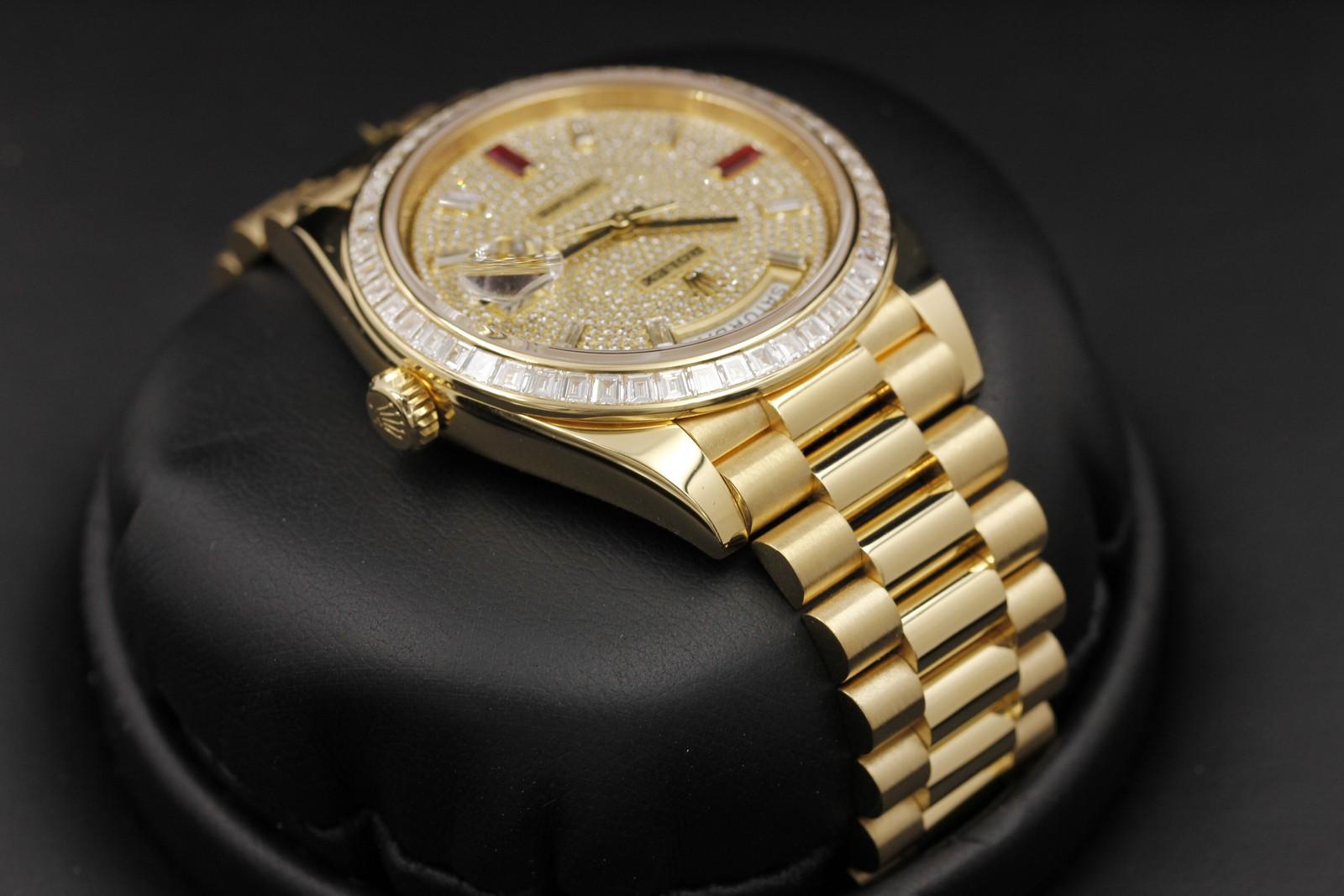 Watch Image 4