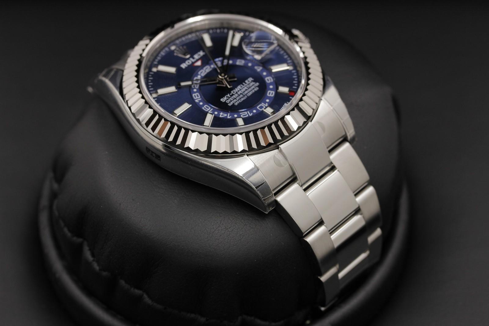Watch Image 6