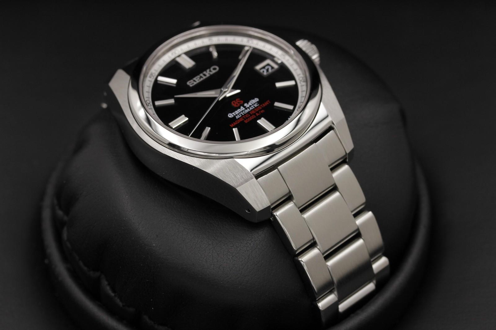 Watch Image 6