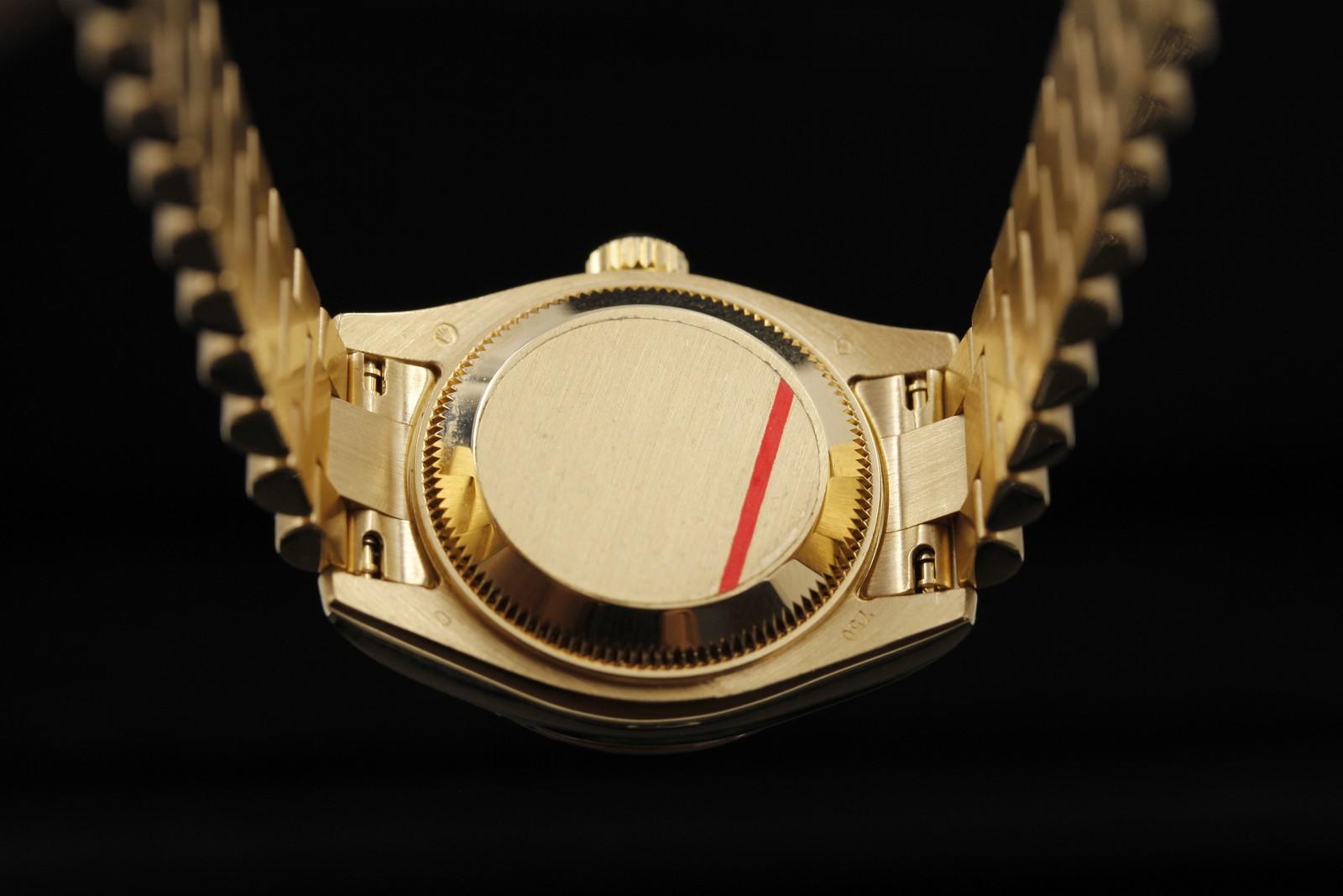 Watch Image 10