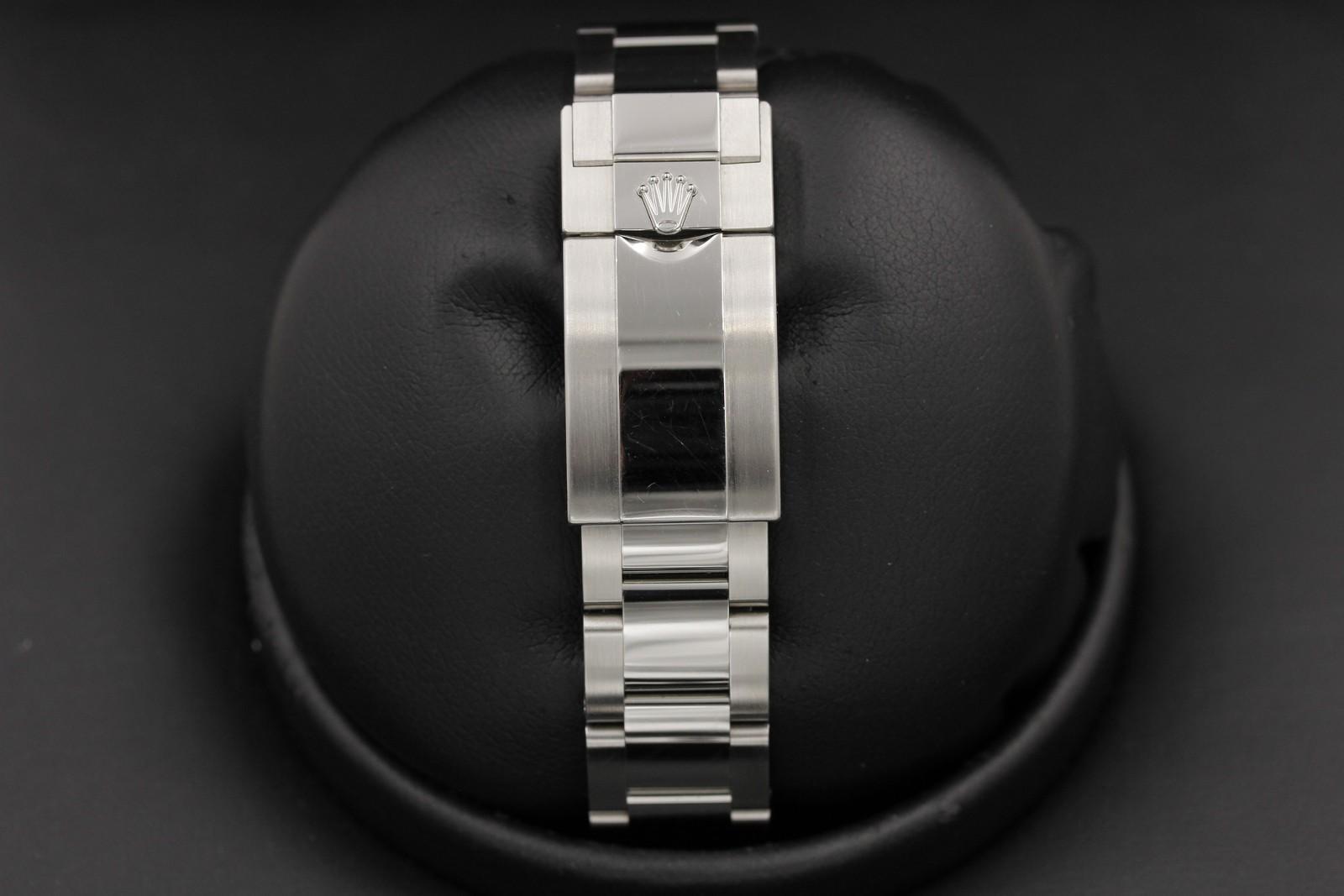 Watch Image 7