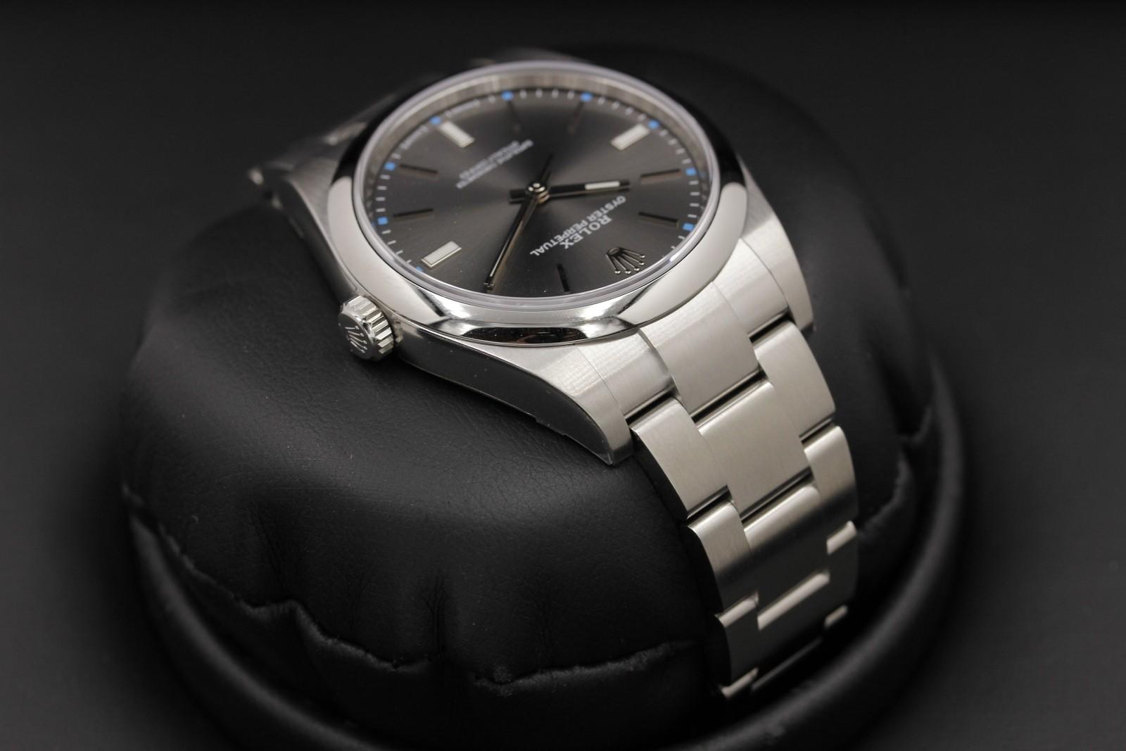 Watch Image 4