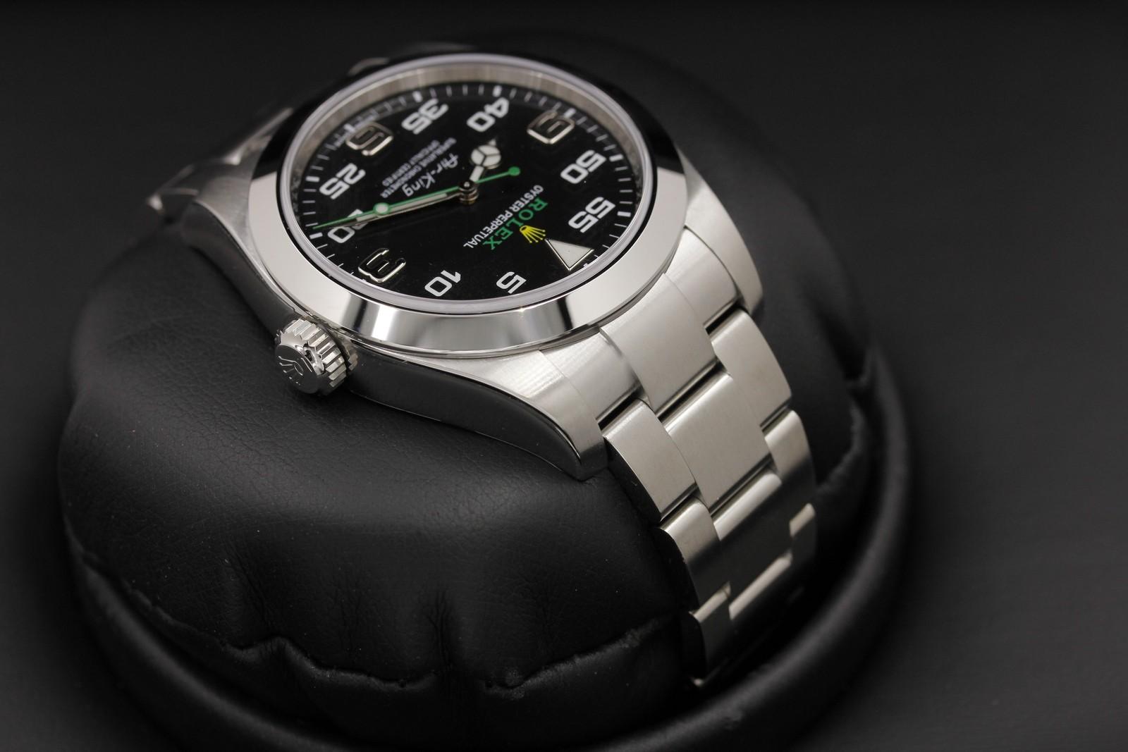 Watch Image 4