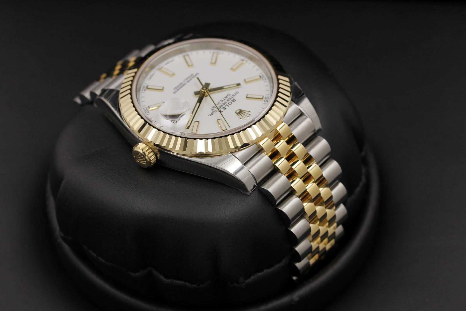 Watch Image 4