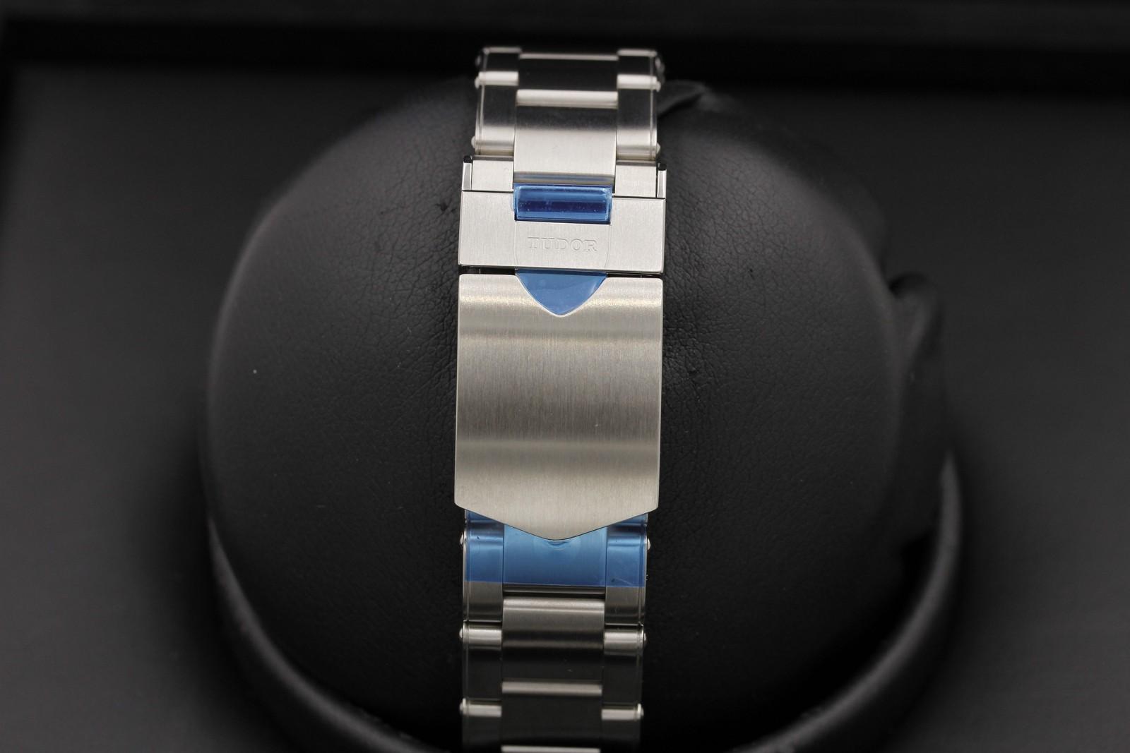 Watch Image 7