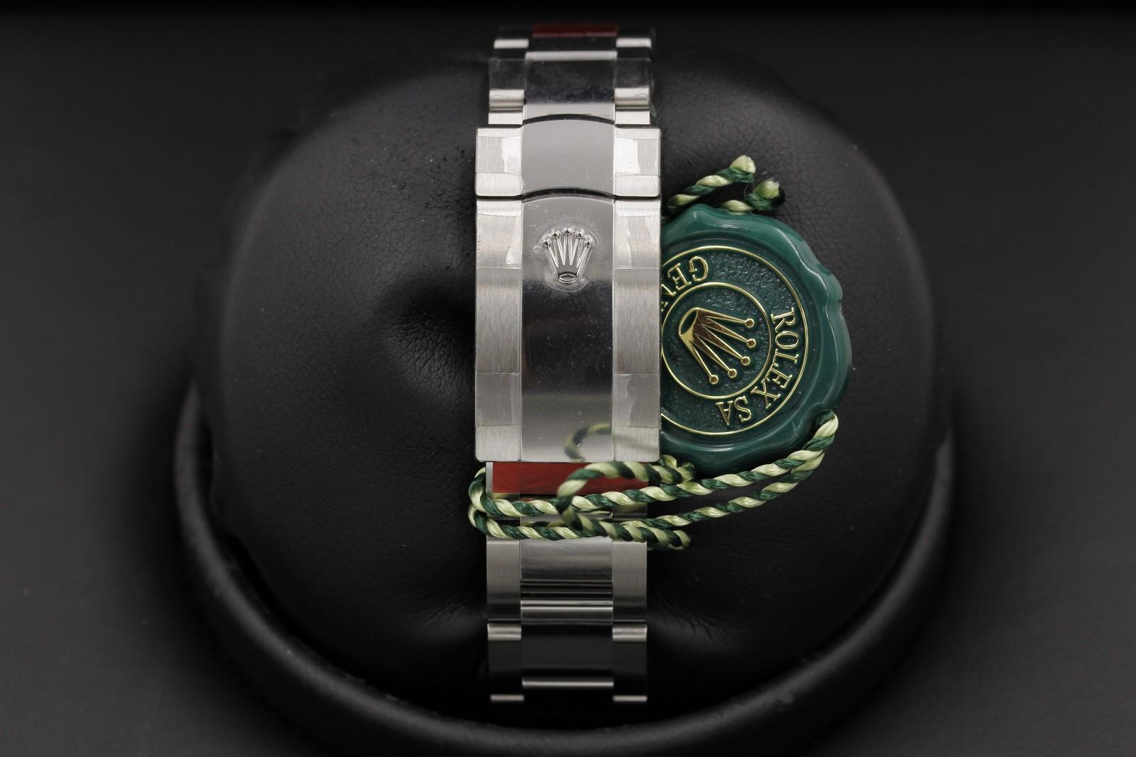 Watch Image 7