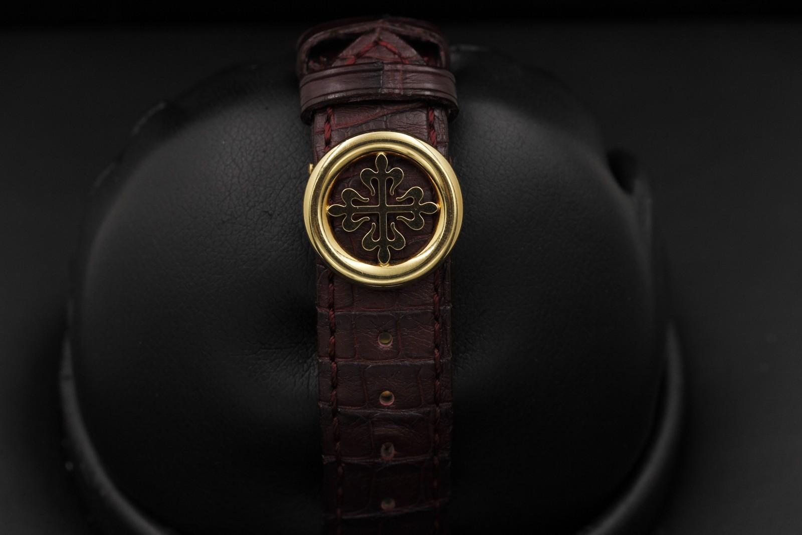Watch Image 11