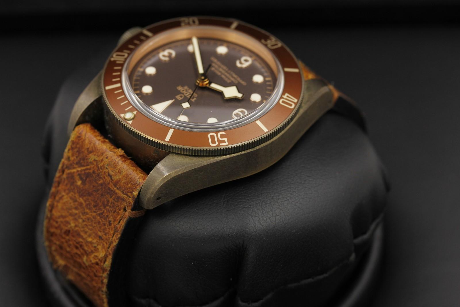 Watch Image 5