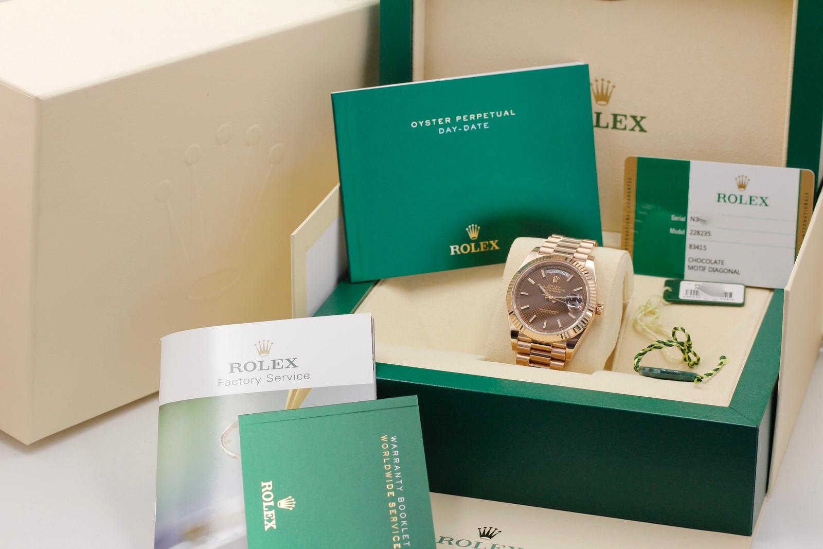 Watch Image 11