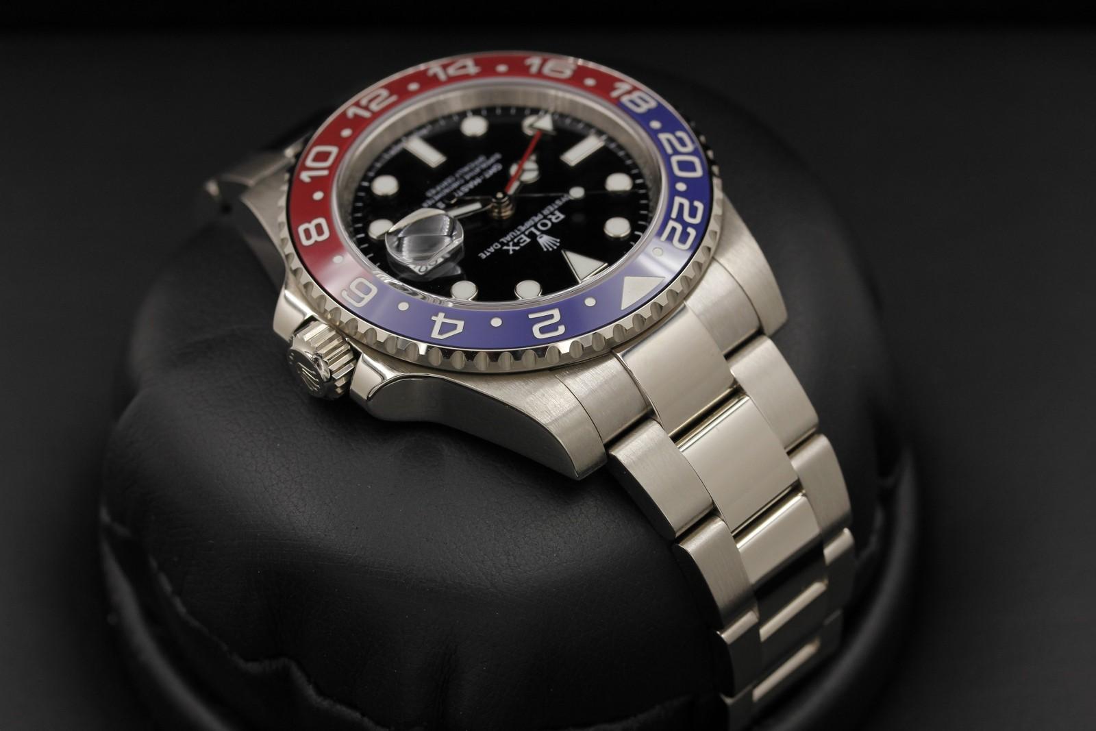 Watch Image 4