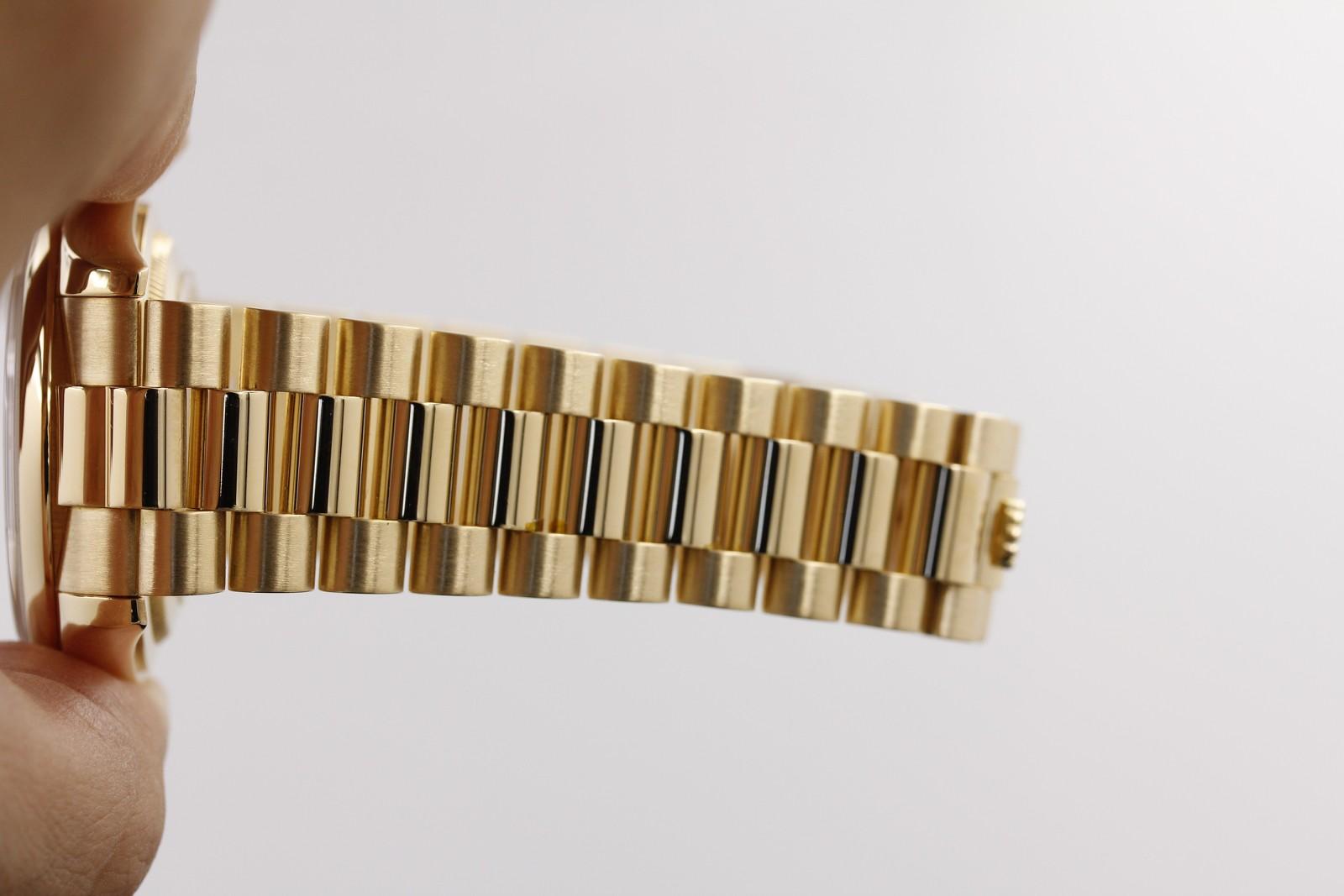 Watch Image 12