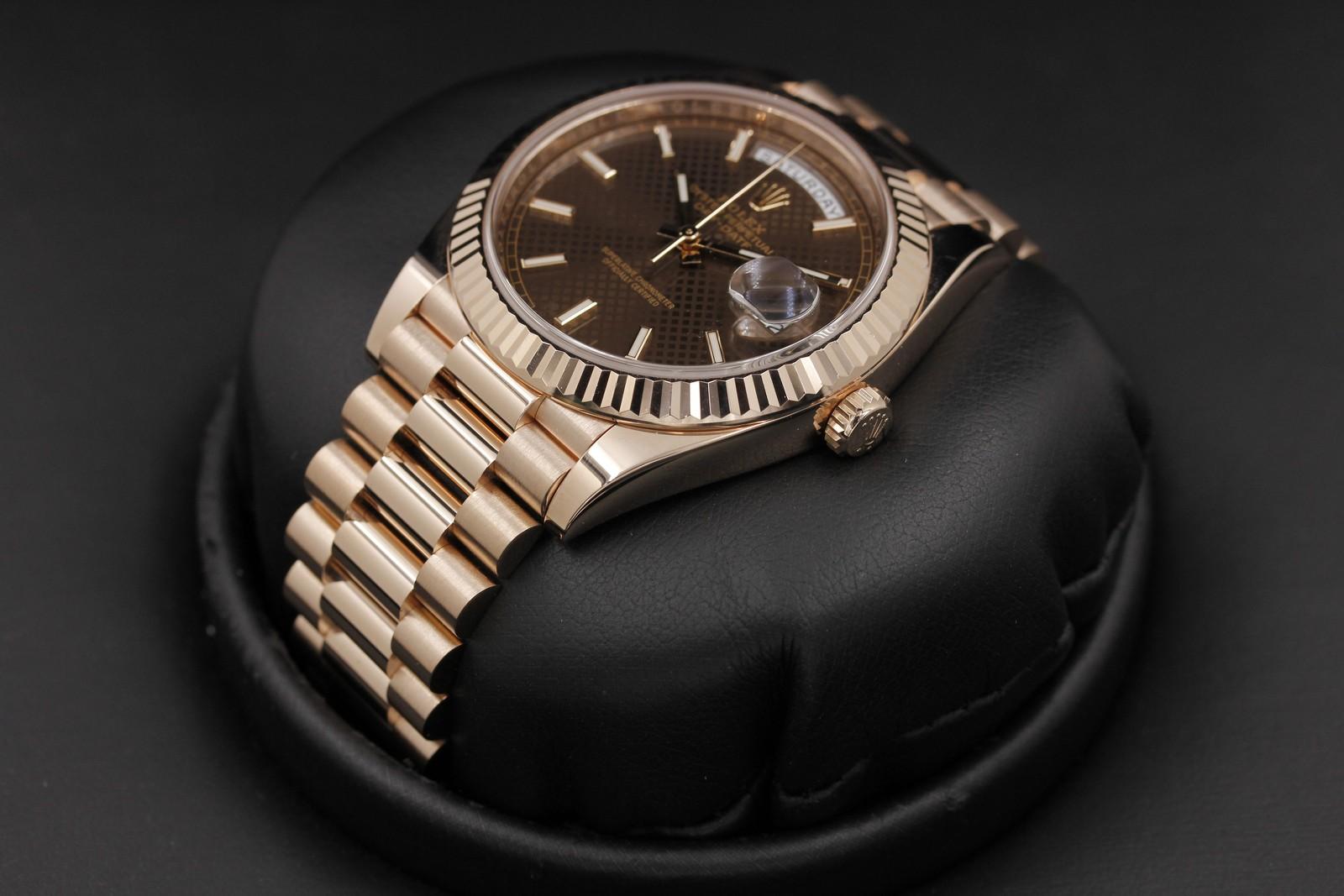 Watch Image 2