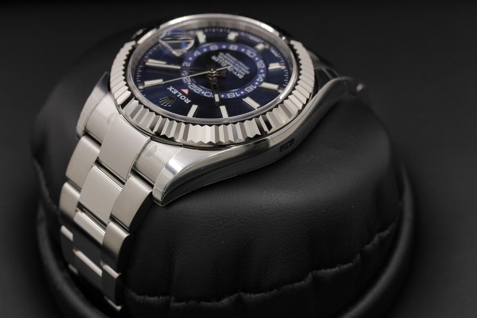 Watch Image 5